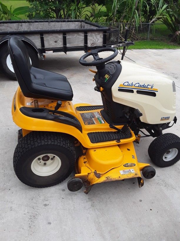 Cub Cadet LT 1050 Lawn Tractor 50" Deck