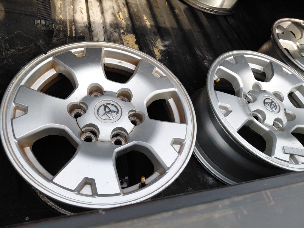 2015 Toyota Tacoma Factory Wheels (4)