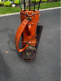 Nassau Country Club leather golf bag