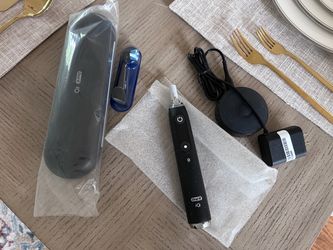 Oral-B Rechargeable Electric Toothbrush, iO10 Ultimate Clean, 7 Cleaning Modes, Interactive Display, iSense Charger, Charging Travel Case, 4 Brush Hea