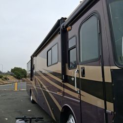 2004 Fleetwood Providence Class A Motorhome