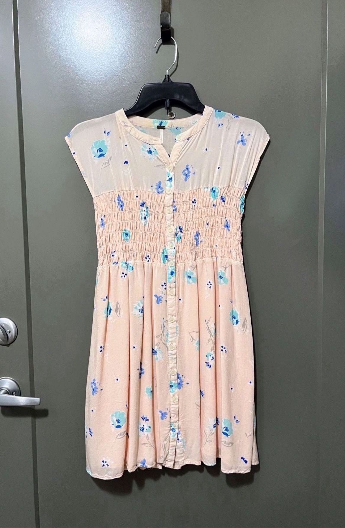 Price Just Dropped: Free People Greatest Day Smocked Mini Dress in Pink/Blue Size XS (Pick up🛒 In Bellevue) *Check out my Other Posts 🎁