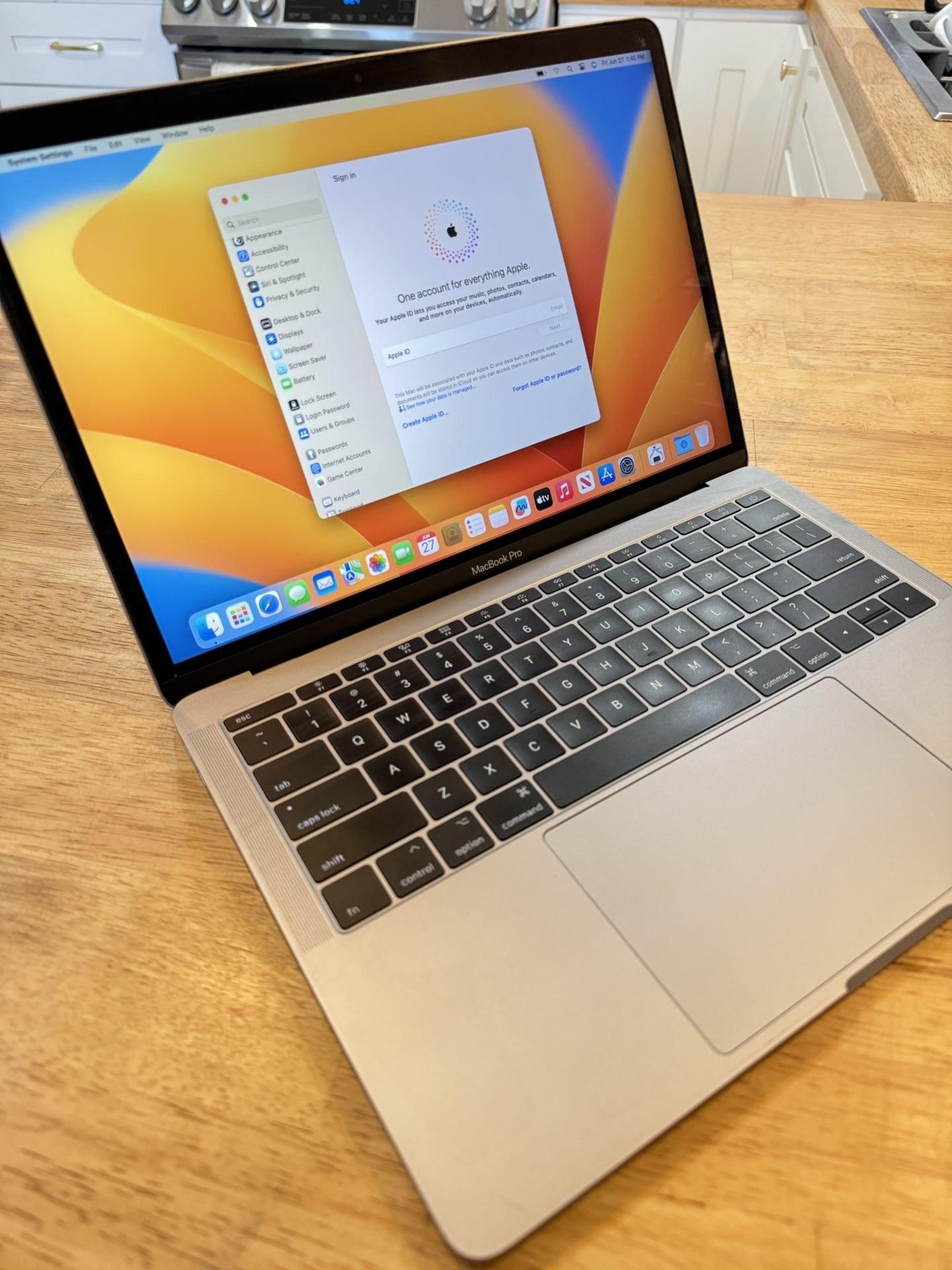 Mackbook Pro 2017  used like new 329 Cycles 