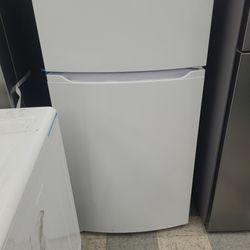 Small  Fridge  Perfect  For Atic Or  Basement  28×60 