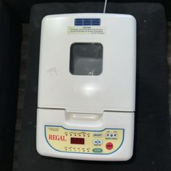 Regal Bread Maker White