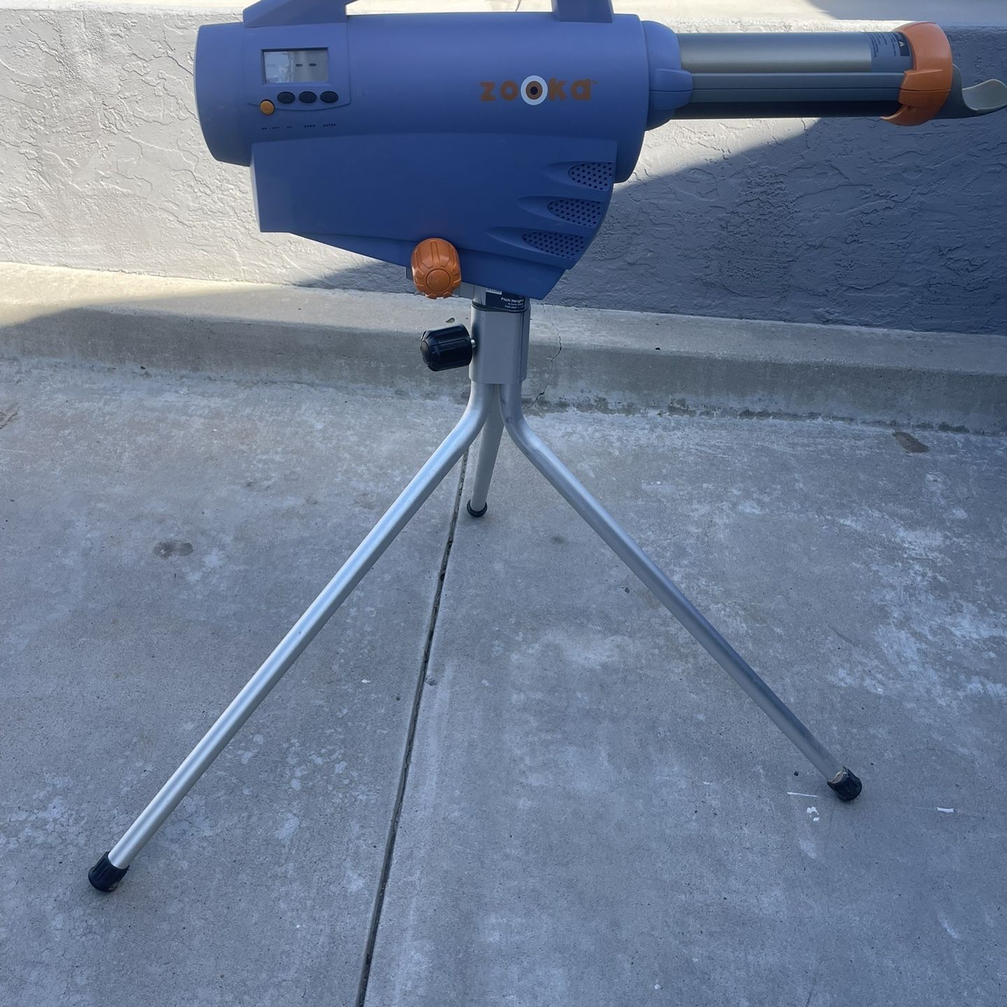 Zooka Zooka ZS740 Pitching Machine for Sale in San Diego, CA - OfferUp