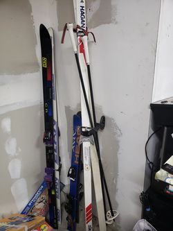 3 sets of ski's