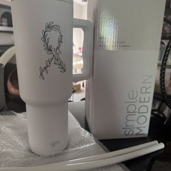 New - White tumbler with lid and handle, 'fighting together' design. 40oz 2 straws 