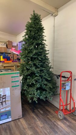 9ft Christmas Tree 