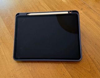 Apple iPad Pro 11” 3rd Gen 128GB — excellent Condition + Apple Pencil + Case