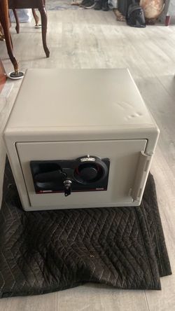 Sentry Safe S0409 Combination Lock Safe