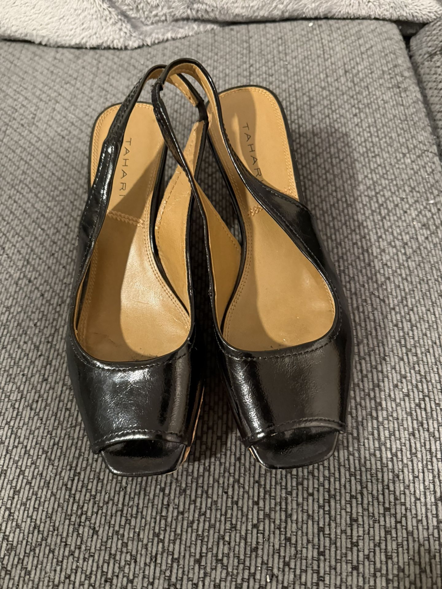 Tahari women dress sandals size 8