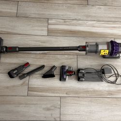 Dyson V10 Cordless Stick Vacuum 