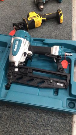 Makita 16 Ga Finish Nailer With Case 2 1/2” Straight Nailer