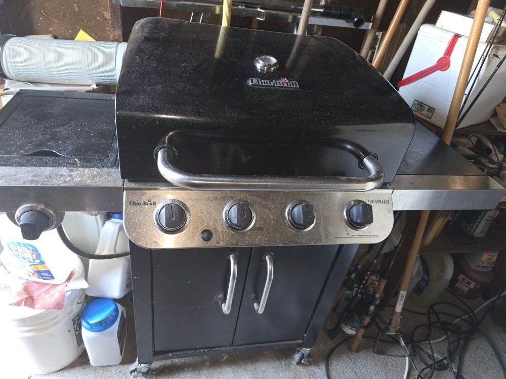 Char-Broil Performance 5 Burner Propane Grill