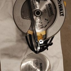 DeWalt Circular Saw DW369 7-1/4 With Electric Brake Good Condition 