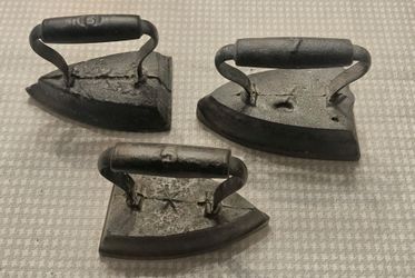 Antique Geneva Star Cast Iron Sad Irons / Flatirons - Set of 3
