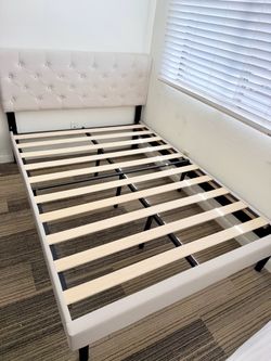 Full size linen bed
