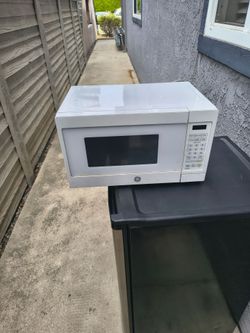 General electric microwave in EXELENT WORKING CONDITION FOR ONLY $30