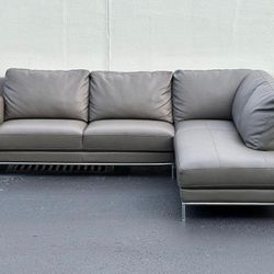 🛋️ Sectional Sofa/Couch - LIKE NEW - Delivery Available 🚛