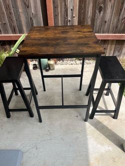 Bar Table + 2 Stools