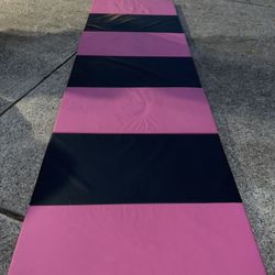 Cheerleading tumbling mats 