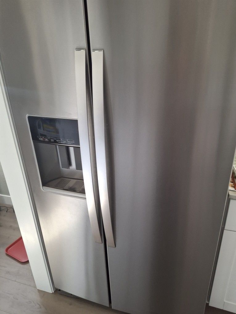 whirlpool 36-inch Wide Counter Depth Side By side refrigerator 21 cubic feet