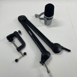 Shure MV7 50hz to 16000hz Broadcast Dynamic Microphone R-R-SHU-MV7