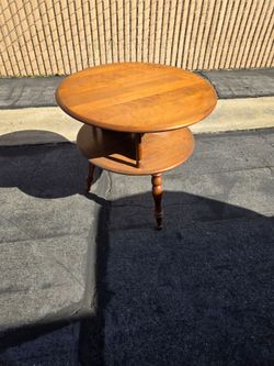 Good used round deco stand