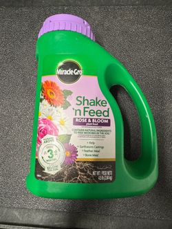 Shake 'n Feed 4.5 lbs. Rose and Bloom Plant Food