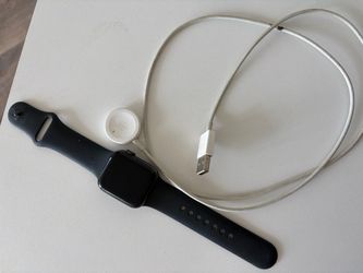 Apple Watch SE 40mm with Black Sport Band
