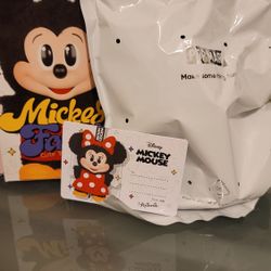 Mickey Family Cute Together Keychain *Minnie