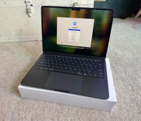 Brand New Apple MacBook Air 2022  w/ Original Box & Power Supply - MLXW3LL/A - Space Gray