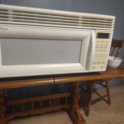 Hanging Microwave With A Vent