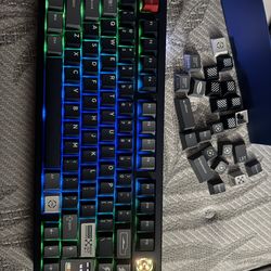 Mechanical Keyboard with Lights and Extra Key Caps (Wireless/Bluetooth)