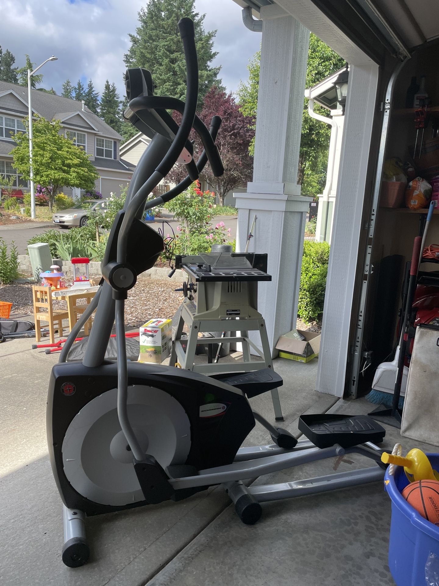 Schwinn 438 Elliptical