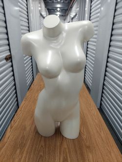 Beautiful Female Mannequin Art Piece. In Great Condition. Heavy Cast, Full Form In Posing Position.