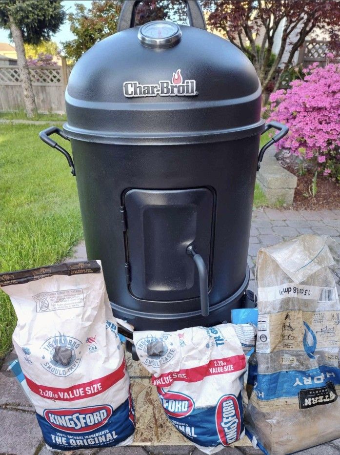 Char-Broil Bullet BBQ charcoal smoker , grill FREE Charcoal and wood Cookout must have
