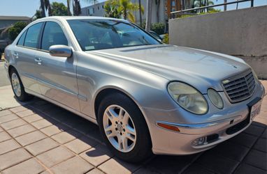 Mercedes Benz E320