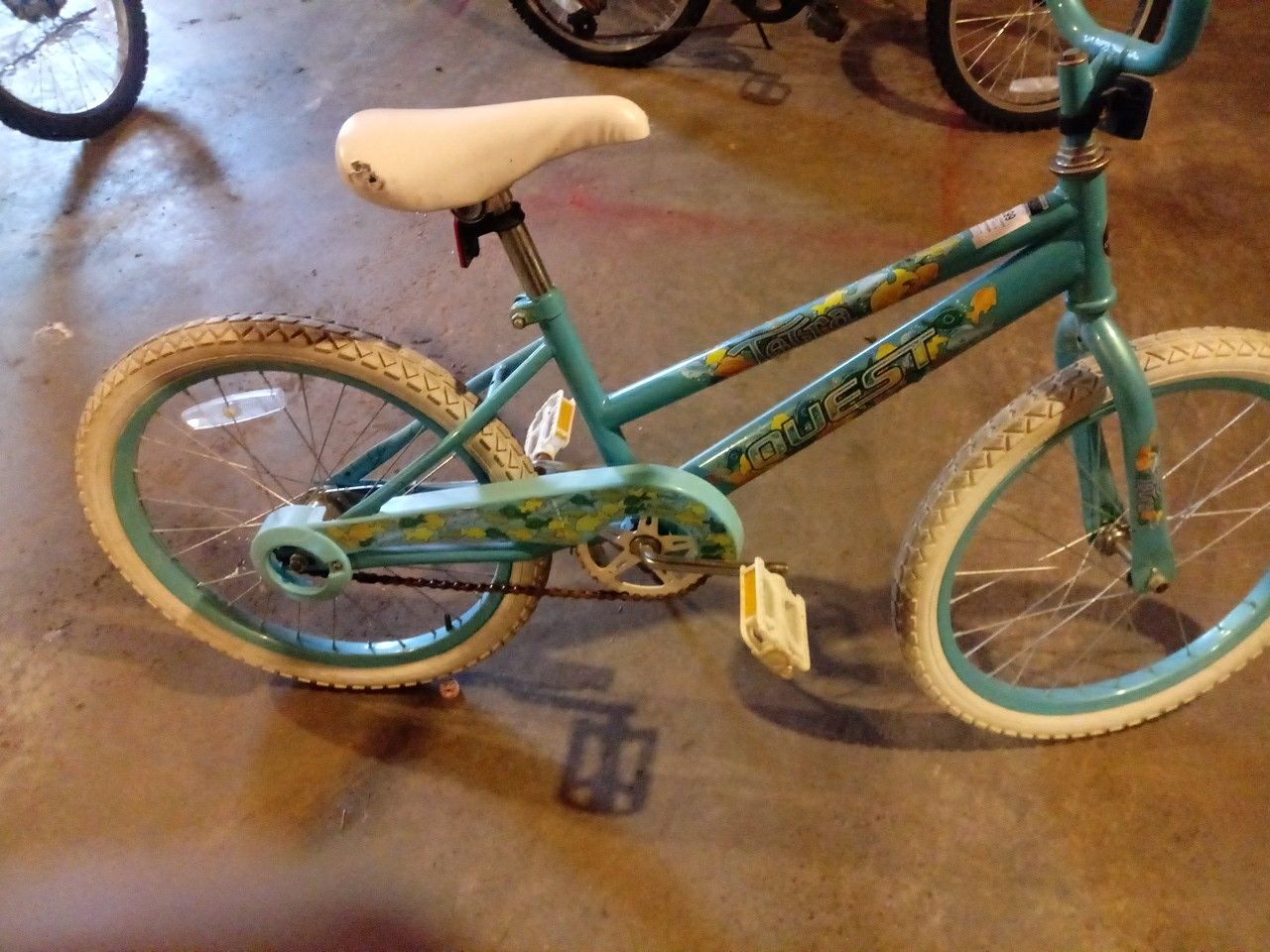 20" quest girls bike very good shape