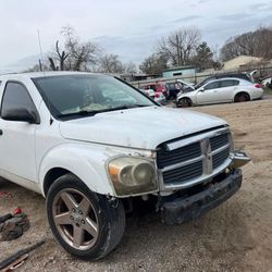 WE SELL PARTS ONLY 2005 DURANGO 4.7