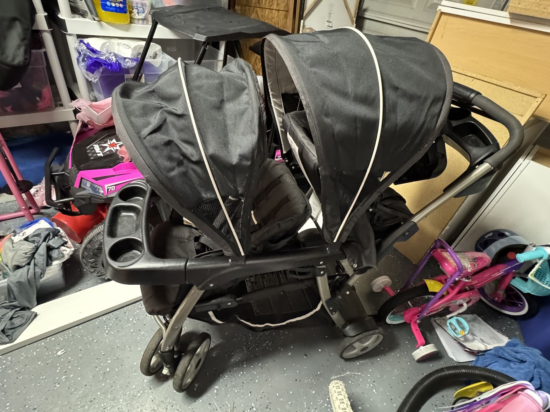 Double stroller You can remove seat to put the Bench in