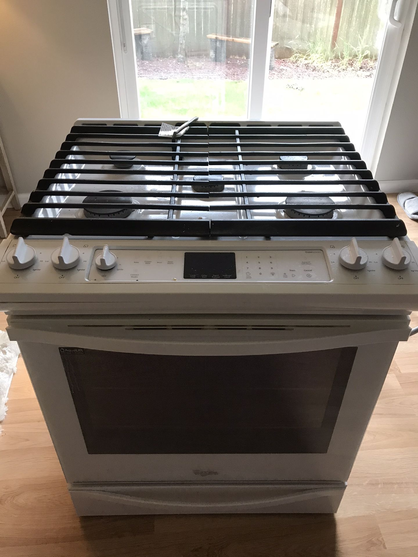 Whirlpool aqua lift gas range for Sale in Puyallup, WA OfferUp