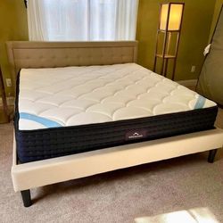 DreamCloud Premier Hybrid King Mattress - Most popular model - Like New