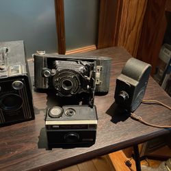 Antique /vintage Cameras  Very Good Condition 