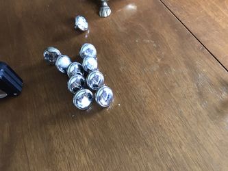 Hardware: shiny silver knobs