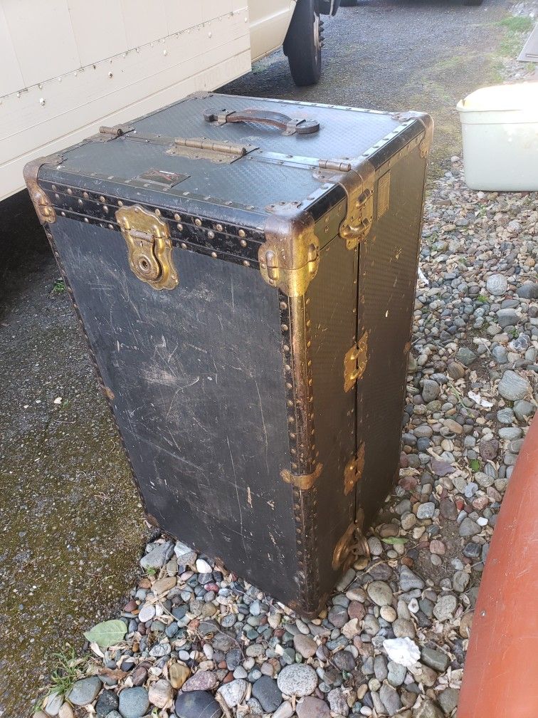 ANTIQUE EARLY 1900'S STEAMER TRUNK VINTAGE LUGGAGE