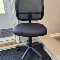 Brand New Black Mesh Back Height Adjustable Rolling Office Chair