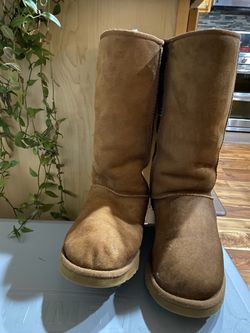 Women’s UGG boots s9 $25
