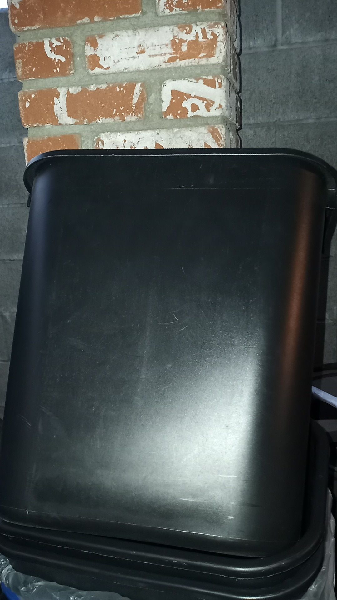 Rubbermaid trash can